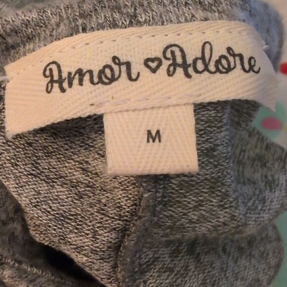 Amor Adore super soft‎ gray sweater top size medium - Picture 2 of 5